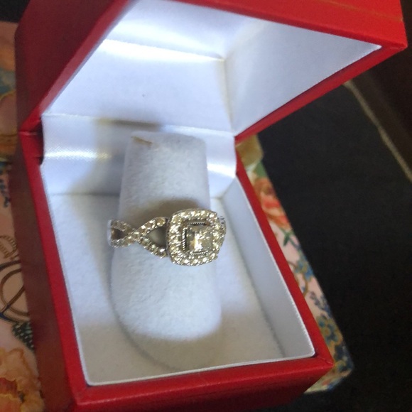 Diamond Engagement Ring. Ribbon weave band with Halo around the center stone - Picture 4 of 7